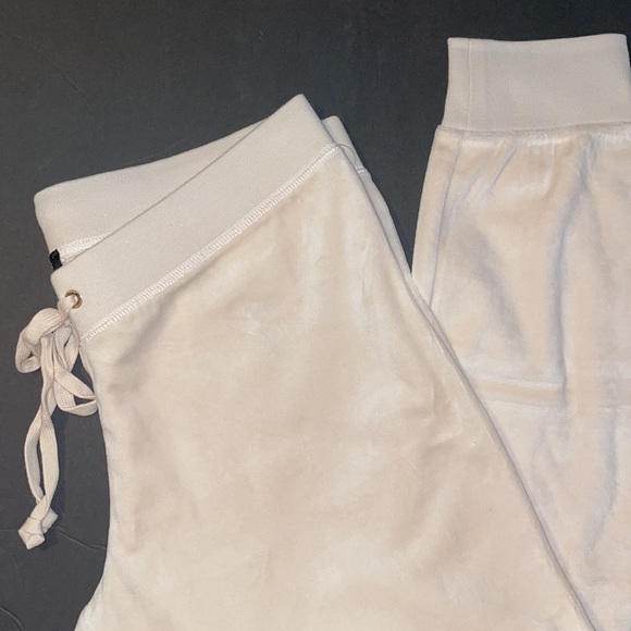 Juicy Couture Pants - Juicy Couture velour cream zuma pant size large